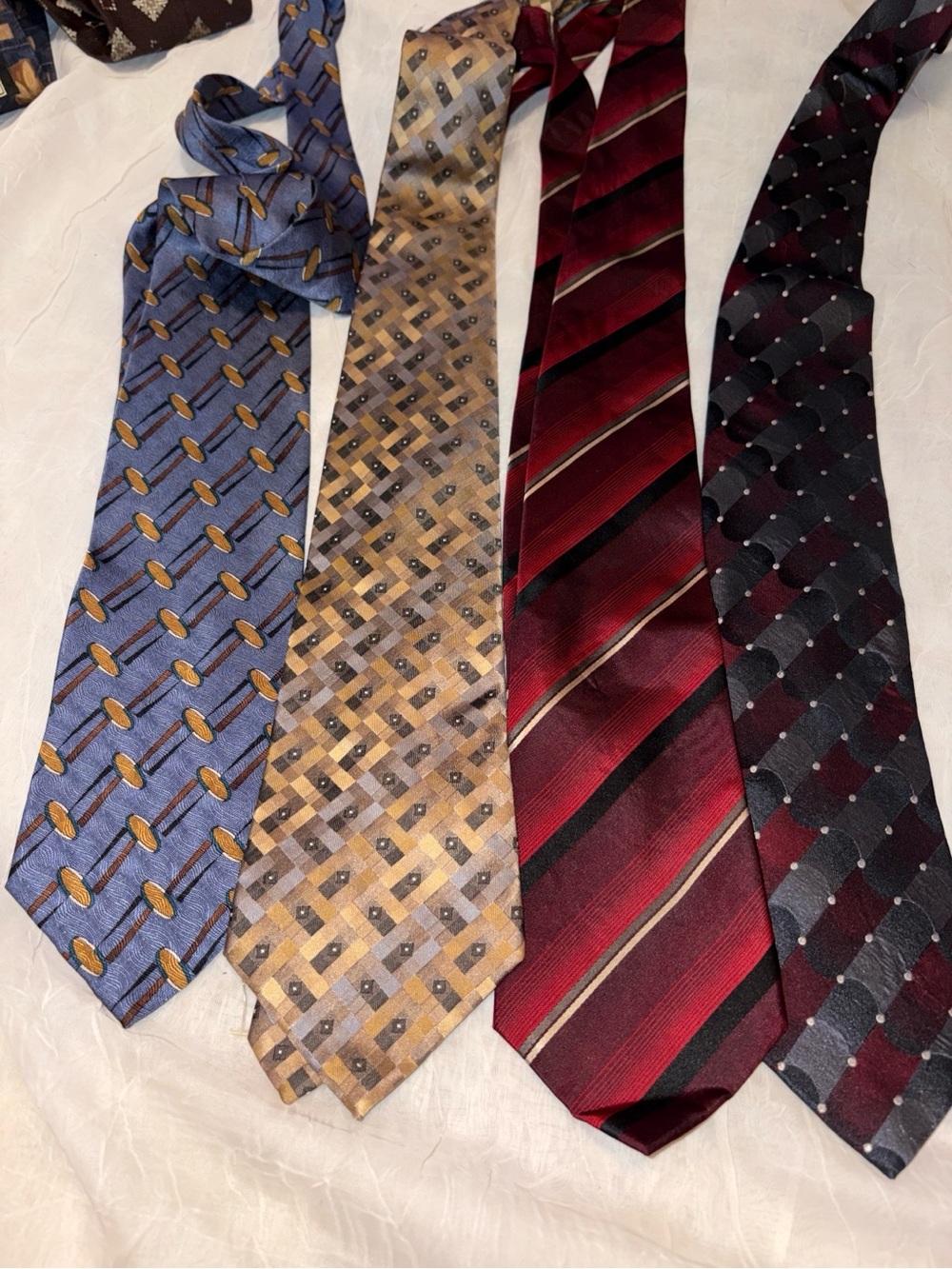Van Heusen Men's 4 Silk Ties